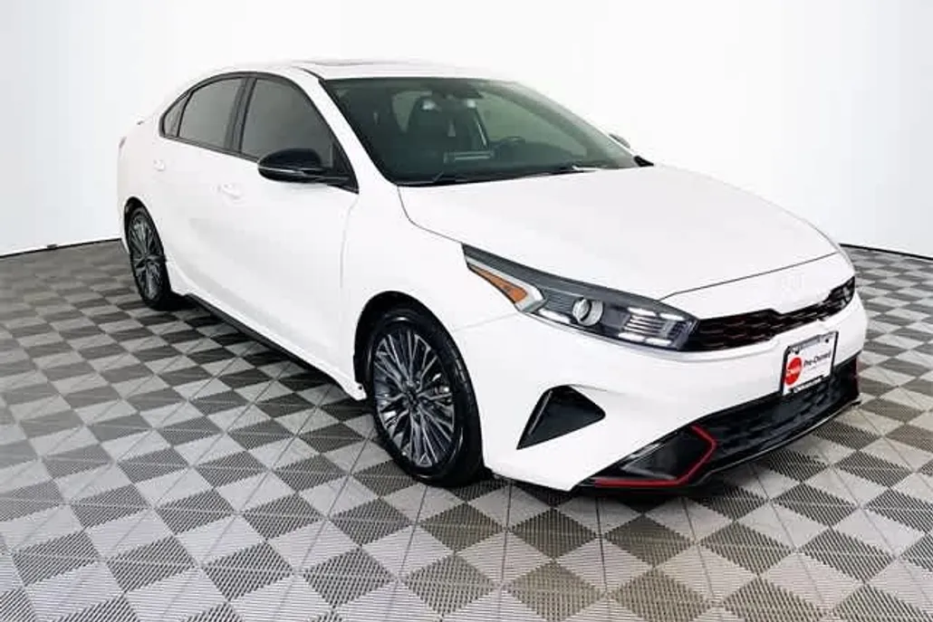 2023 Kia Forte GT-Line photo 1