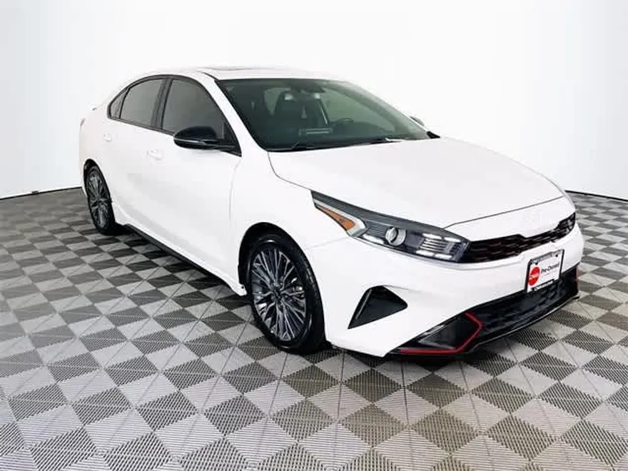 2023 Kia Forte GT-Line photo 1