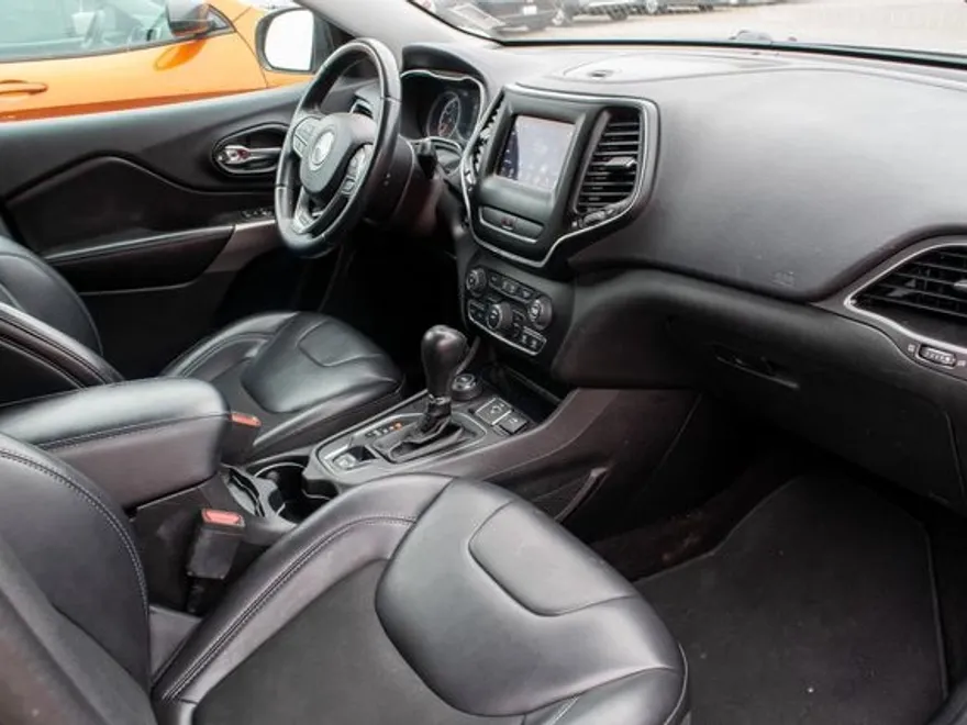 2019 Jeep Cherokee Latitude photo 19