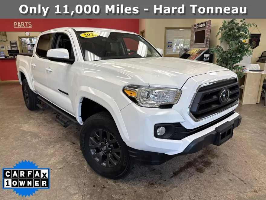 2023 Toyota Tacoma SR5 V6 photo 1