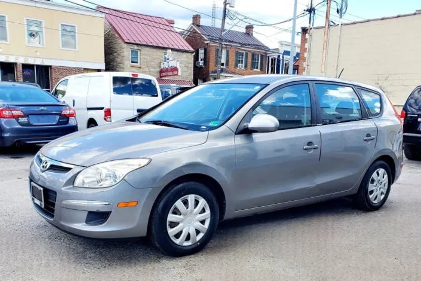 2011 Hyundai Elantra Touring GLS photo 1