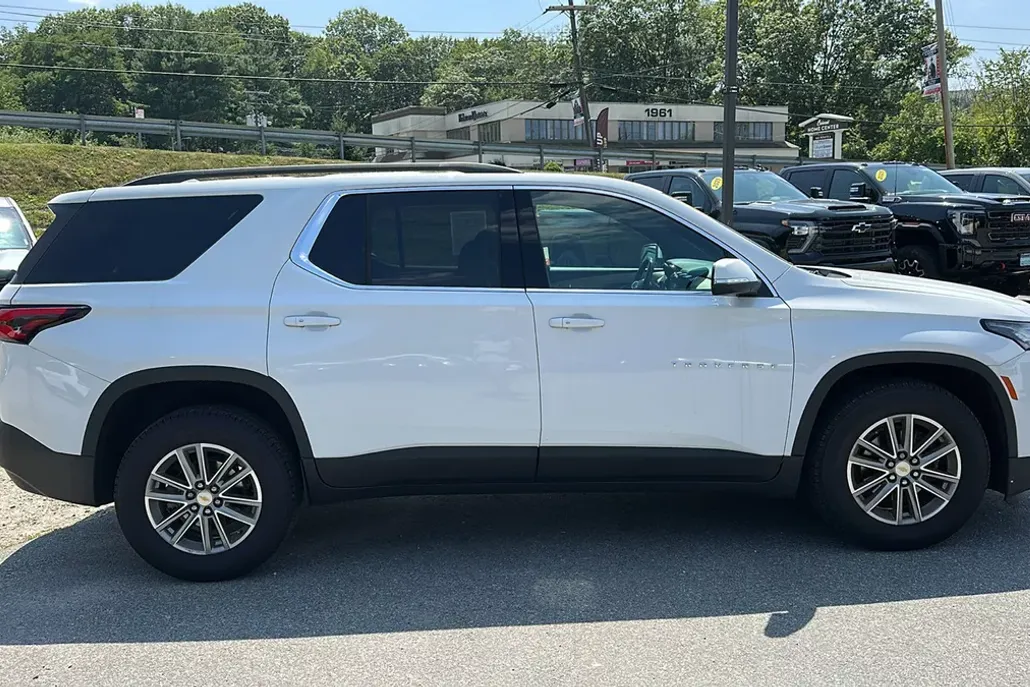 2023 Chevrolet Traverse Leather photo 1