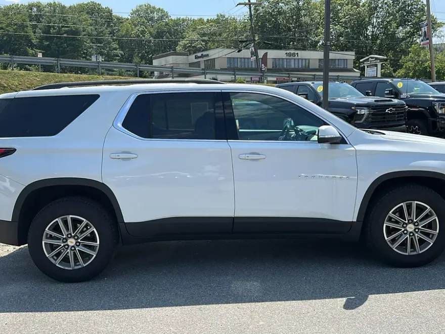 2023 Chevrolet Traverse Leather photo 1