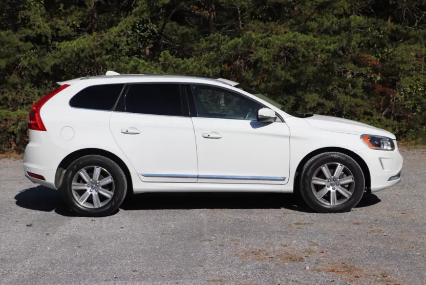 2017 Volvo XC60 T5 Inscription photo 1
