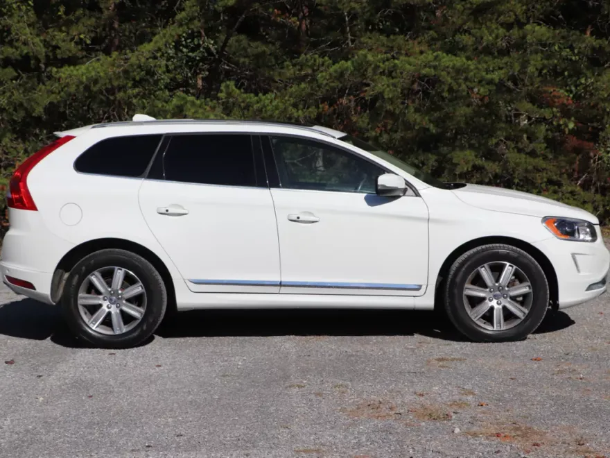 2017 Volvo XC60 T5 Inscription photo 1