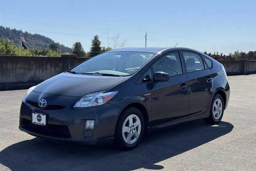 2011 Toyota Prius Two photo 1