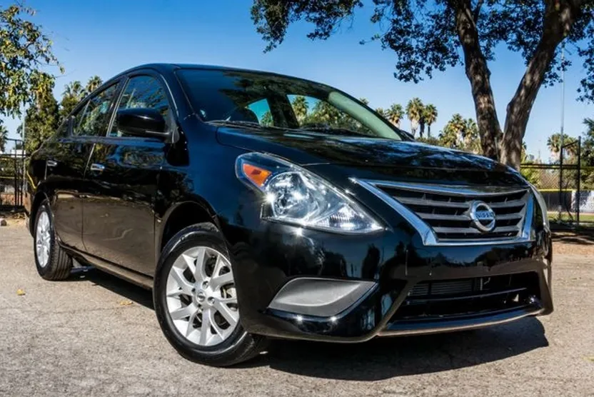 2018 Nissan Versa Plus photo 1