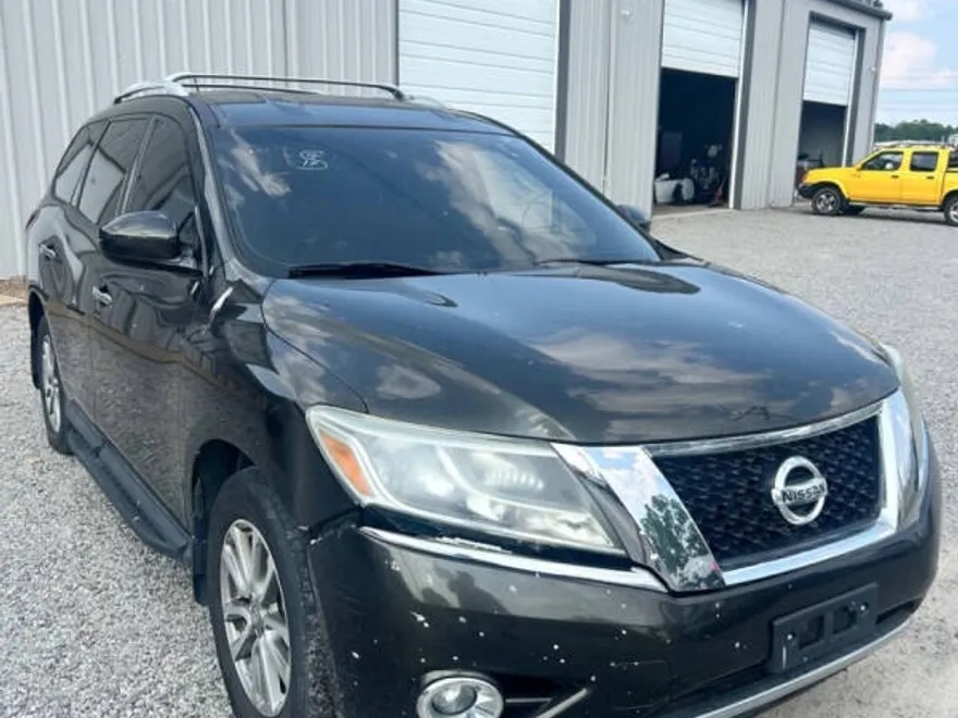 2015 Nissan Pathfinder S photo 1