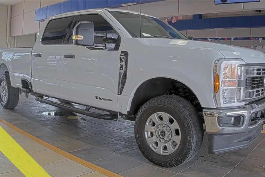 2024 Ford F-250 photo 1