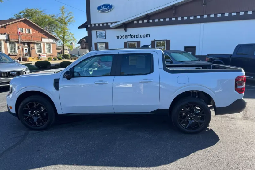 2025 Ford Maverick Lariat photo 1