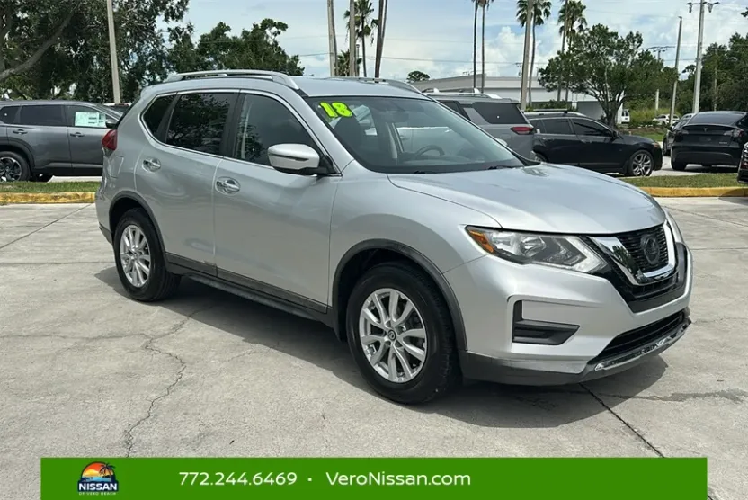 2018 Nissan Rogue SV photo 1