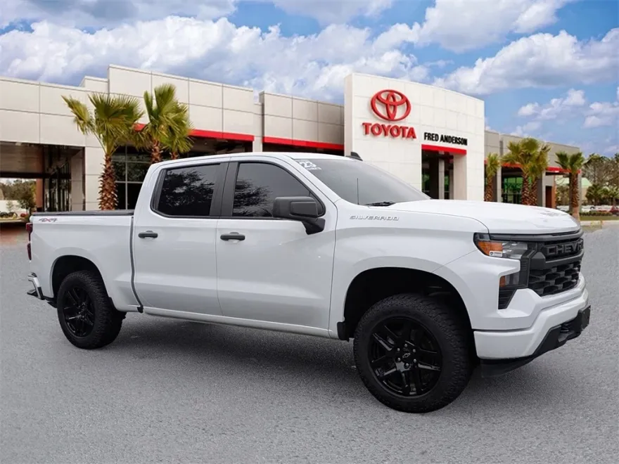 2023 Chevrolet Silverado 1500 Custom photo 1