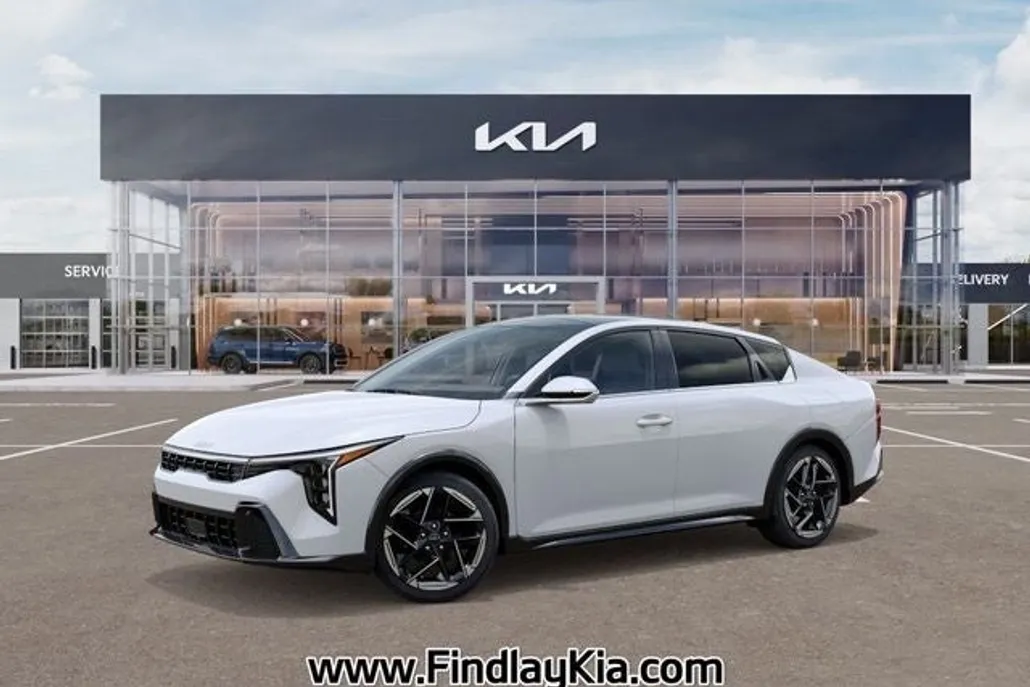 2025 Kia K4 GT-Line photo 1