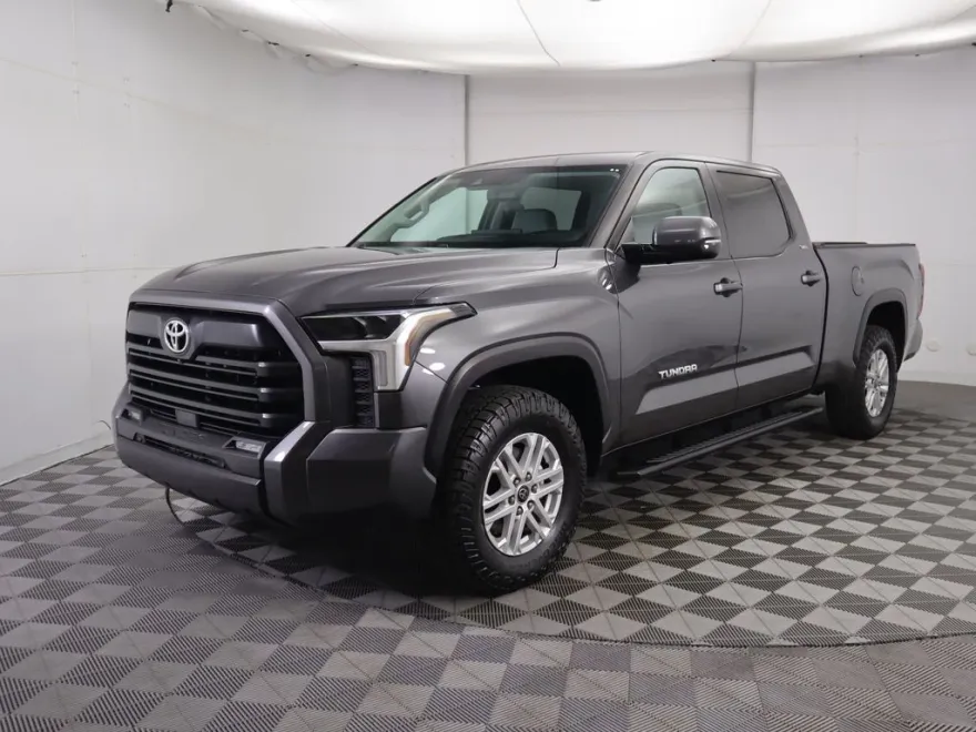2024 Toyota Tundra SR5 photo 1