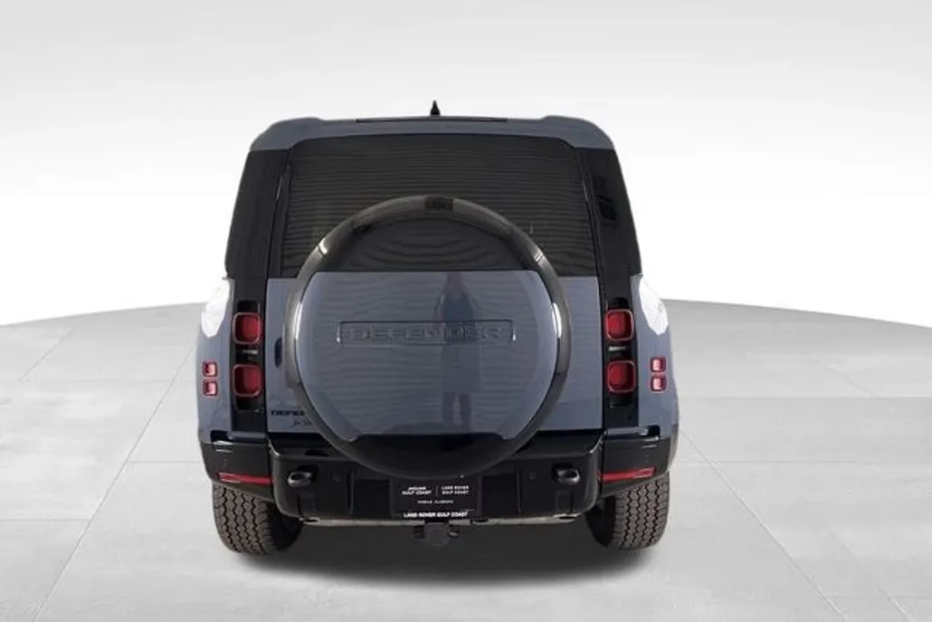 2024 Land Rover Defender 110 X-Dynamic SE photo 1
