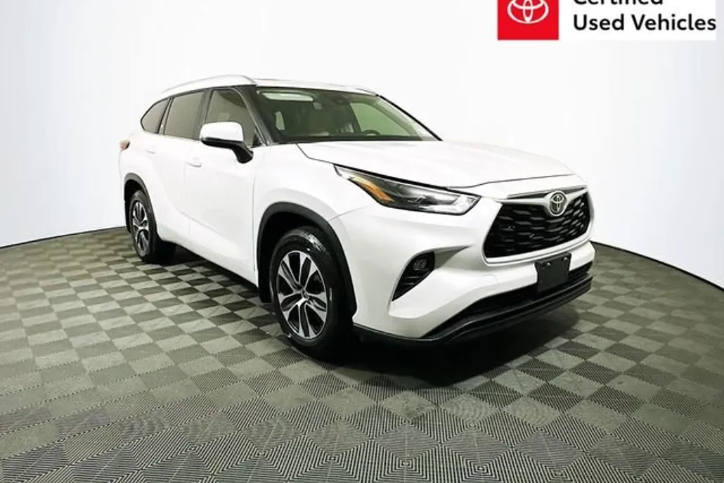 2023 Toyota Highlander XLE photo 1