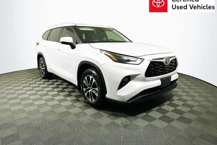 2023 Toyota Highlander XLE photo 1