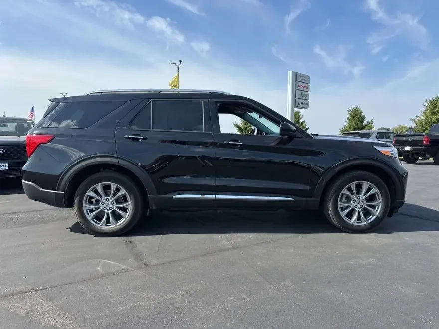 2024 Ford Explorer Limited photo 1