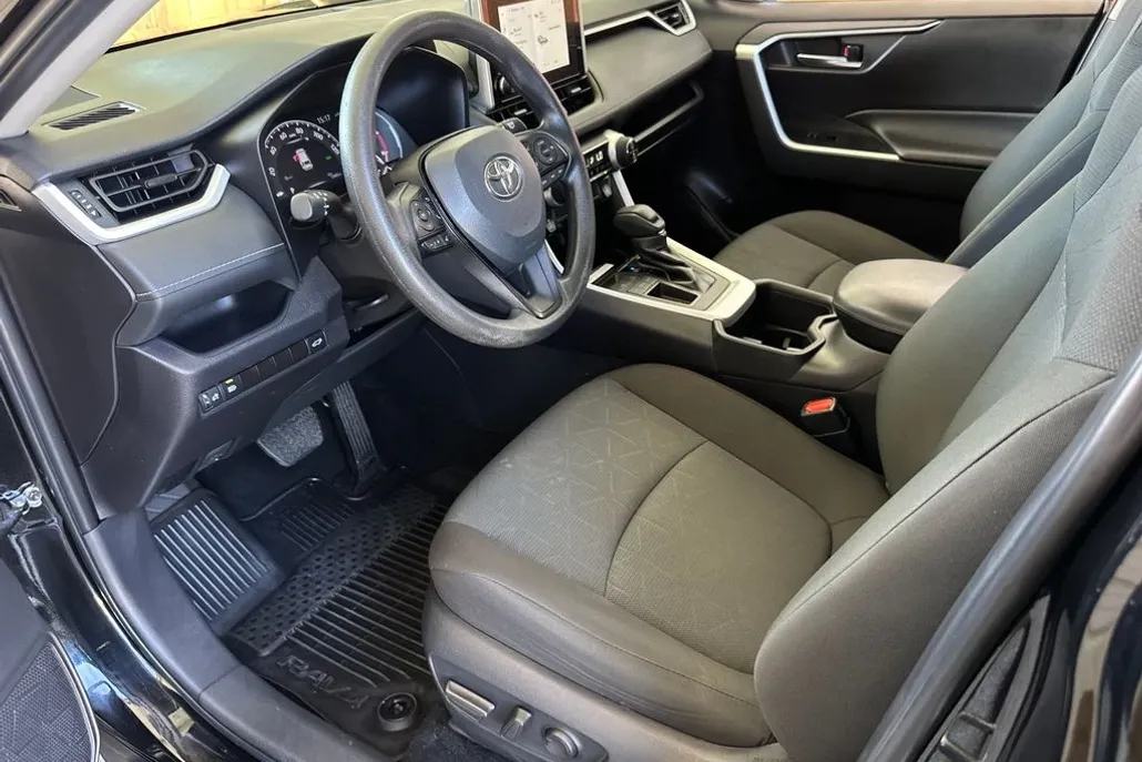 2024 Toyota RAV4 XLE photo 1