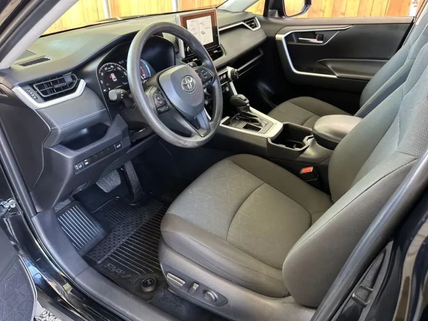 2024 Toyota RAV4 XLE photo 1