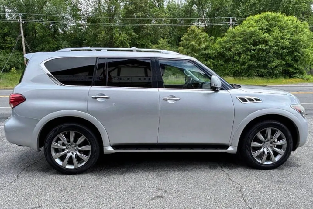 2013 Infiniti QX56 photo 1