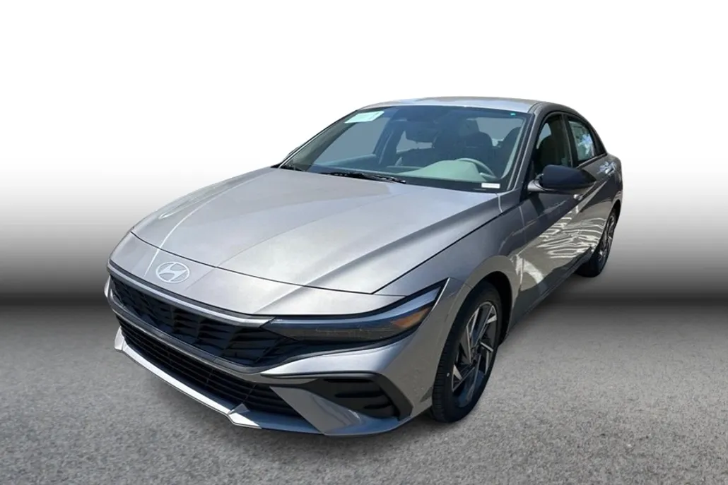 2025 Hyundai Elantra SEL Sport photo 1