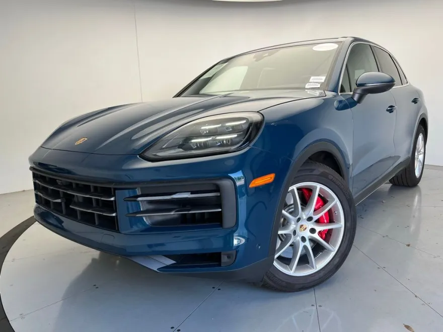 2024 Porsche Cayenne S photo 1