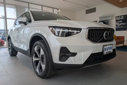 2025 Volvo XC40 Plus photo 2