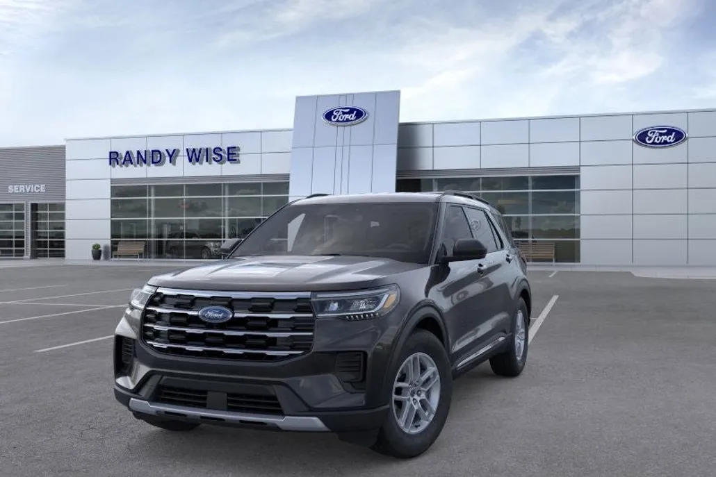 2025 Ford Explorer photo 1