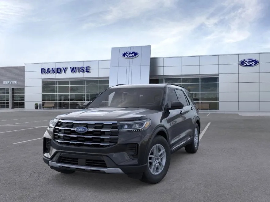 2025 Ford Explorer photo 1
