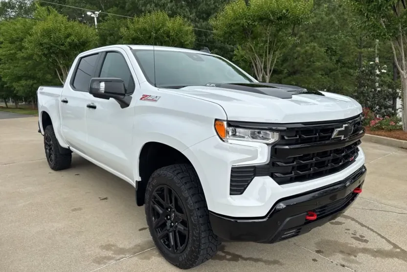 2025 Chevrolet Silverado 1500 LT Trail Boss photo 1