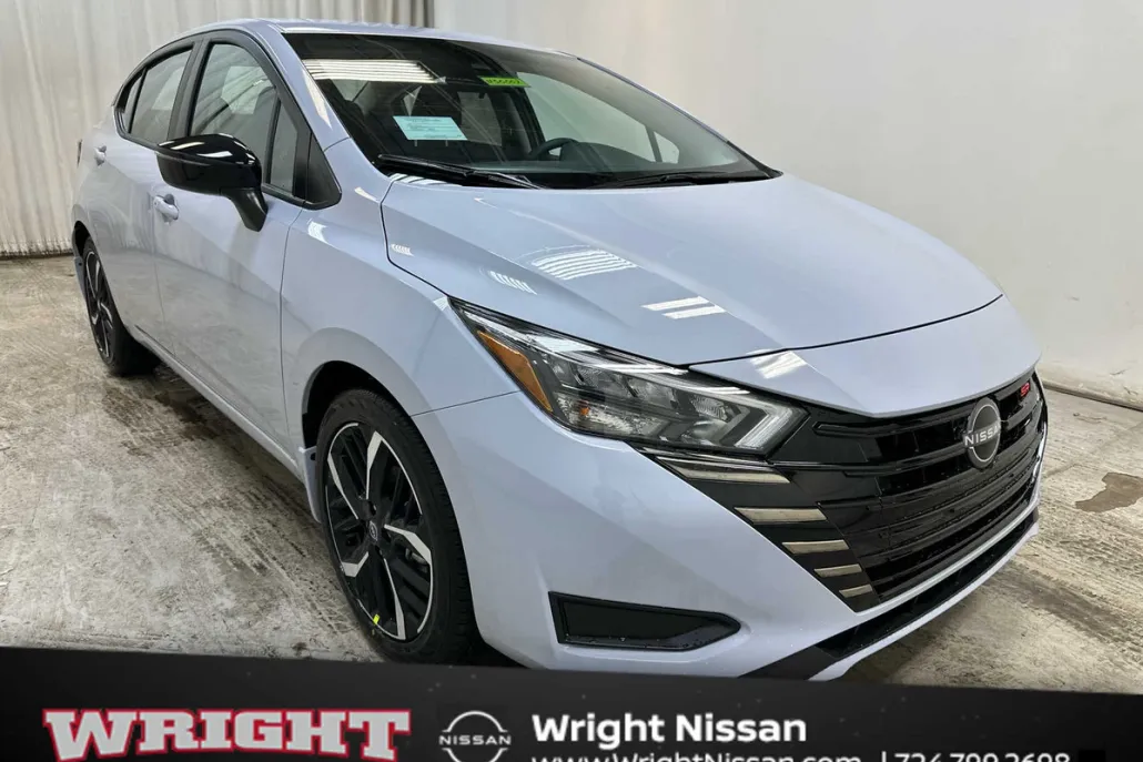 2025 Nissan Versa SR photo 1