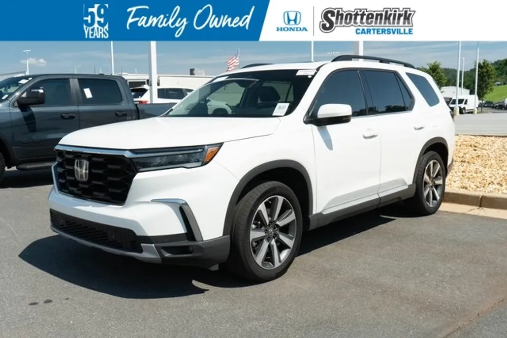 2025 Honda Pilot Touring photo 1