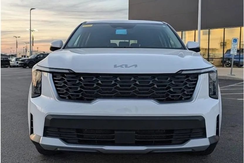 2024 Kia Sorento LX photo 1