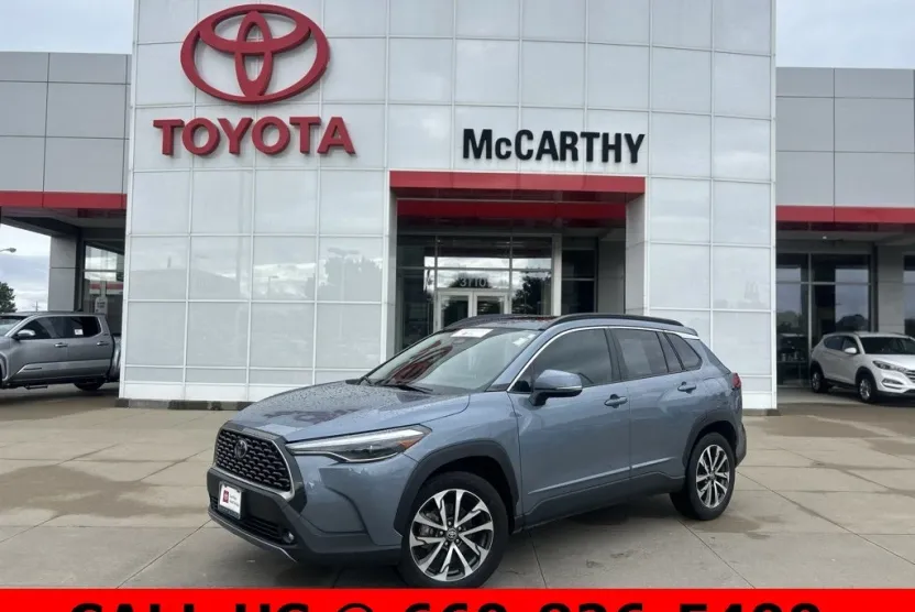 2023 Toyota Corolla Cross XLE photo 1
