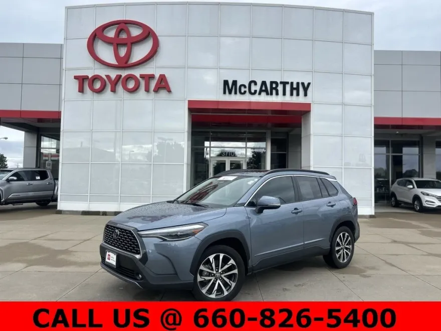 2023 Toyota Corolla Cross XLE photo 1