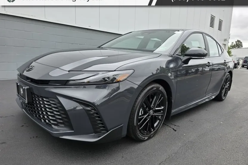 2025 Toyota Camry SE photo 1