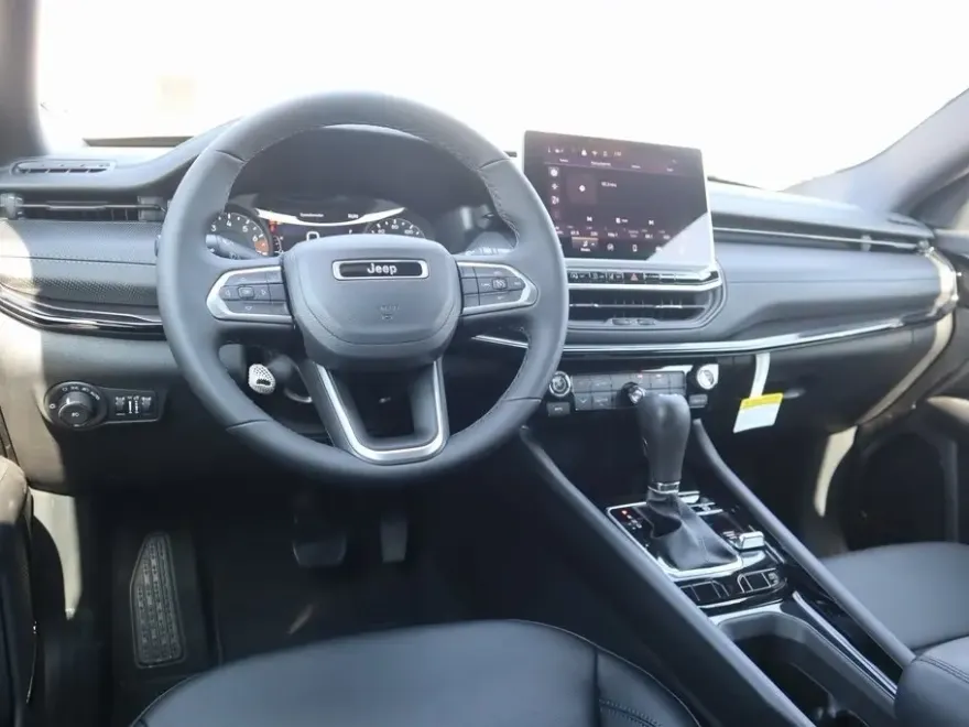 2026 Jeep Compass Latitude photo 1