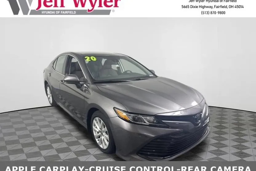 2020 Toyota Camry LE photo 1