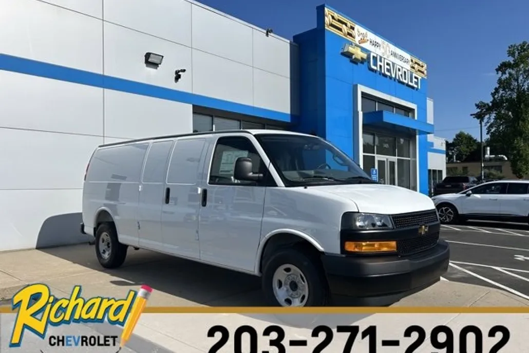 2025 Chevrolet Express Cargo 3500 photo 1
