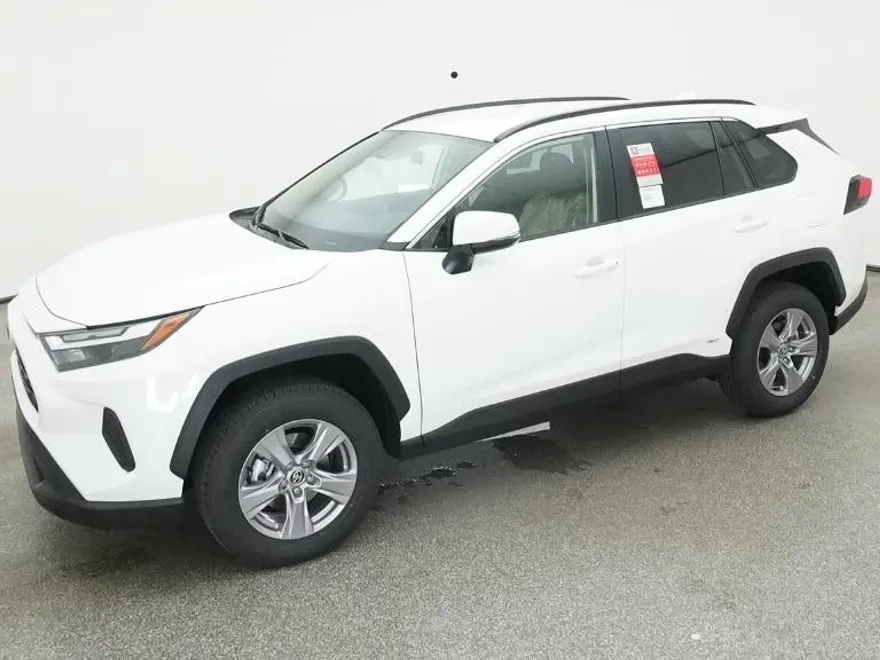 2025 Toyota RAV4 Hybrid LE photo 1