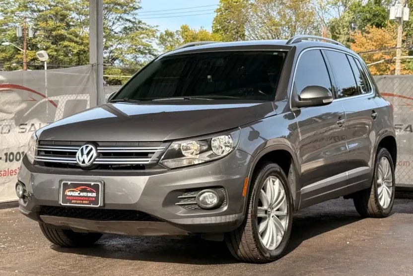 2012 Volkswagen Tiguan SE Sport photo 1