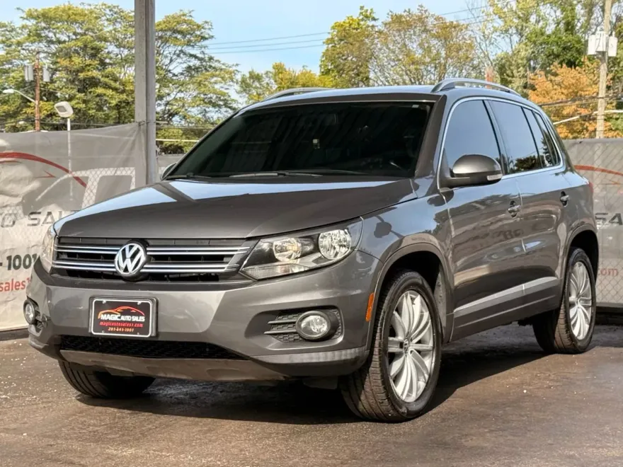 2012 Volkswagen Tiguan SE Sport photo 1