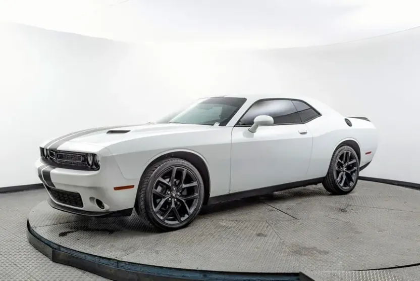 2019 Dodge Challenger SXT photo 1