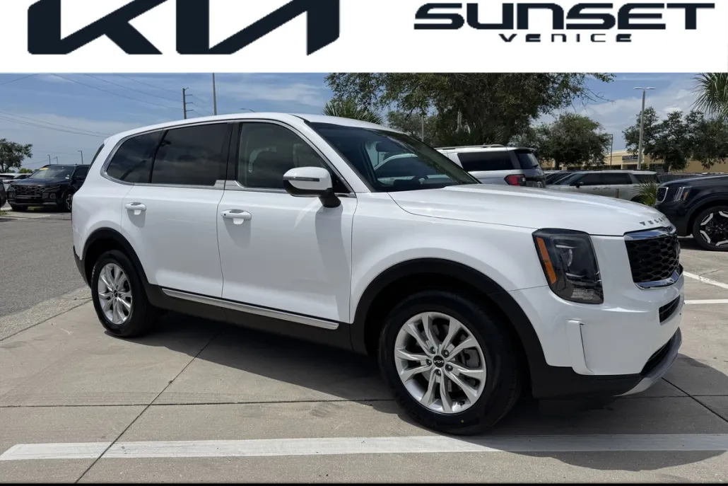 2022 Kia Telluride LX photo 1