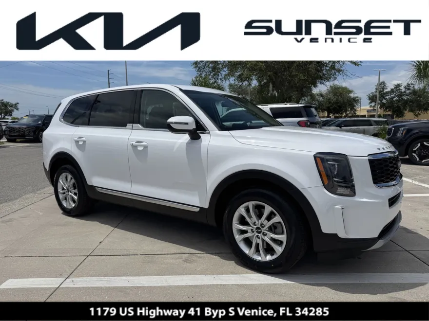 2022 Kia Telluride LX photo 1