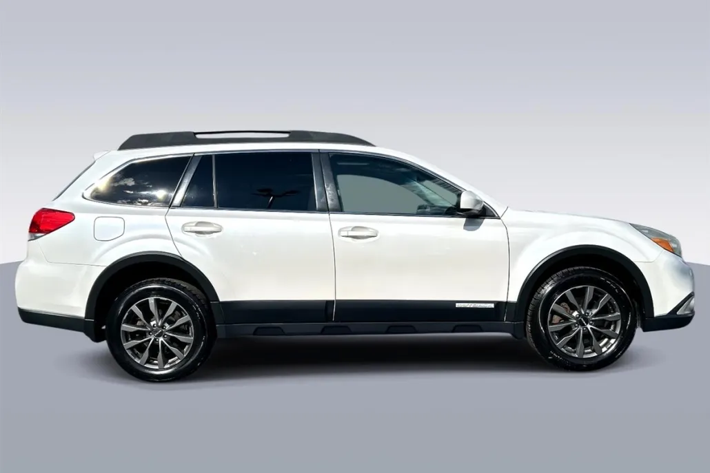 2011 Subaru Outback 3.6R Limited photo 1