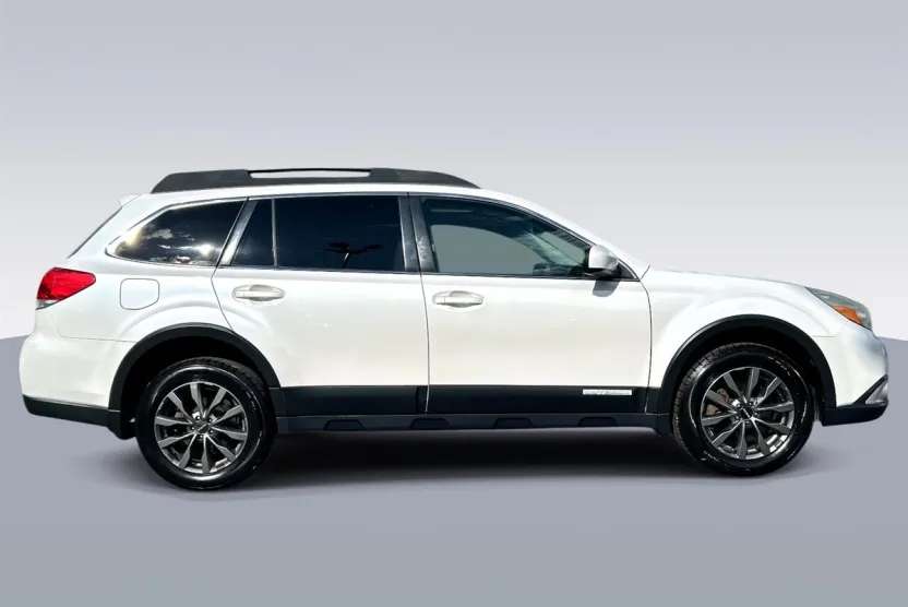 2011 Subaru Outback 3.6R Limited photo 1