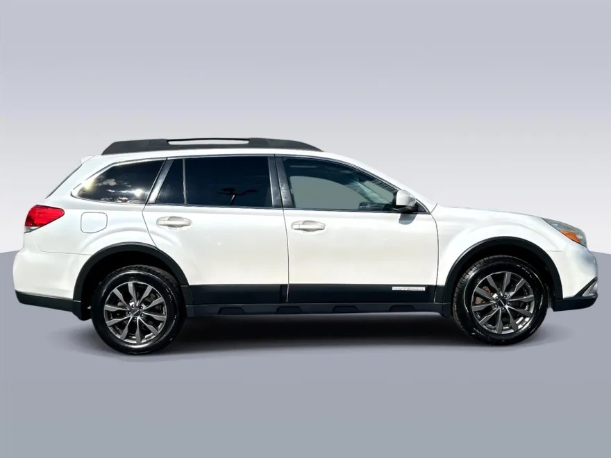 2011 Subaru Outback 3.6R Limited photo 1