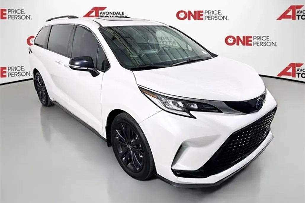 2023 Toyota Sienna XSE XLE photo 1